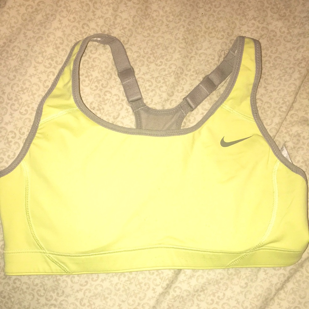 NWOT Nike Sports Bra - moving comfort - “dri-fit”